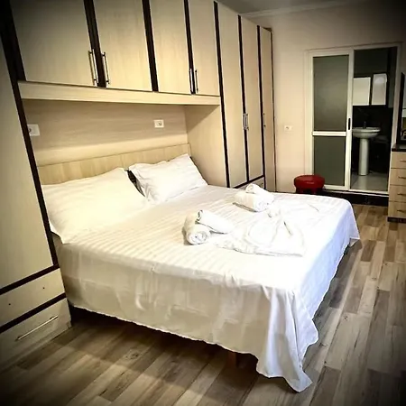 Family With Garden Parking Included 3 Min From Main Square Apartment *